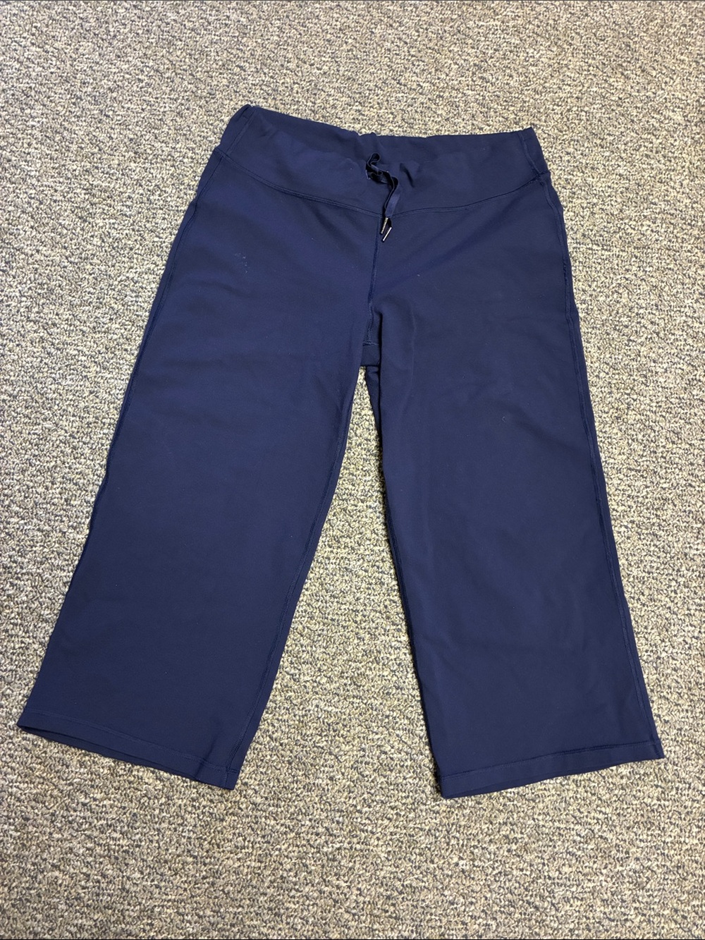 Lululemon Women’s Purple Drawstring Athletic Capri Pants